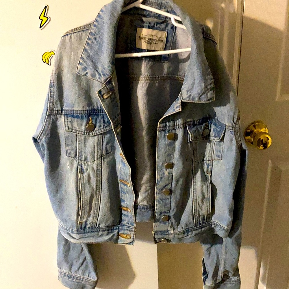 Cropped denim vintage wash jacket